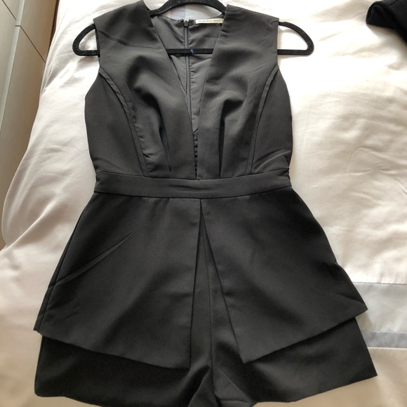 Sexy low cut romper - Picture 2 of 3